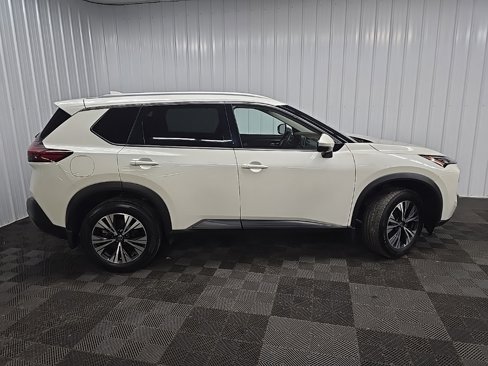 Used 2021 Nissan Rogue SV w/ Premium Package image 2