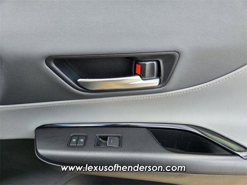 Used 2022 Toyota Venza LE image 18