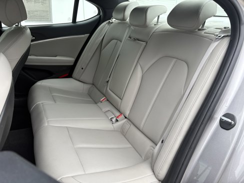 Used 2023 Genesis G70 2.0T image 11