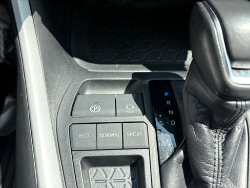 Used 2020 Toyota RAV4 XLE Premium image 18