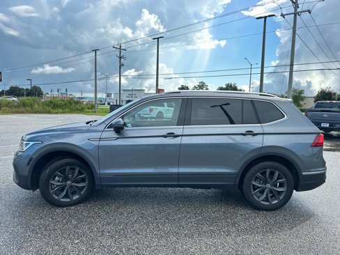 Used 2023 Volkswagen Tiguan SE w/ Panoramic Sunroof Package image 7
