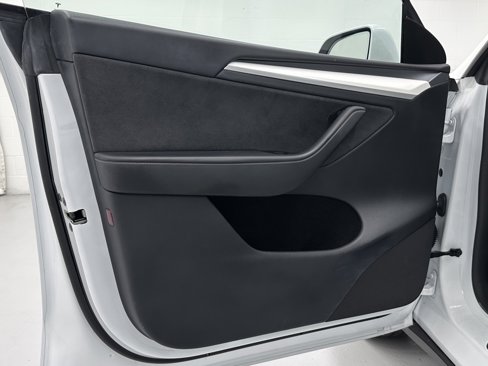 Used 2023 Tesla Model Y Long Range image 22