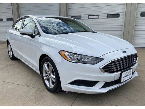 Used 2018 Ford Fusion SE image 1