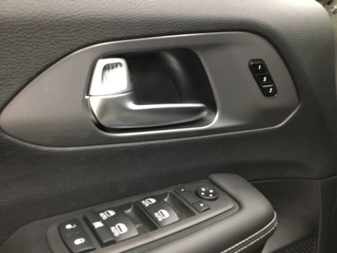 New 2025 Chrysler Pacifica Select image 5