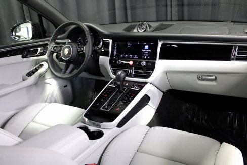 Certified 2025 Porsche Macan image 21
