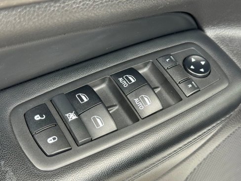 Used 2018 Jeep Grand Cherokee Altitude image 12