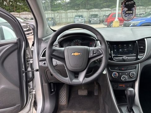 Used 2018 Chevrolet Trax LS image 18