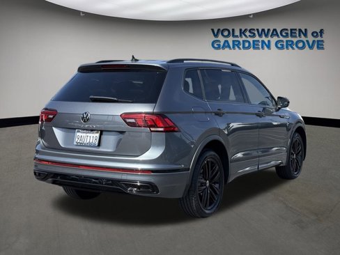 Used 2022 Volkswagen Tiguan SE R-Line image 11