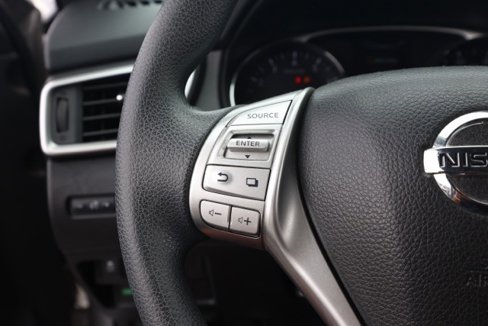 Used 2015 Nissan Rogue SV w/ SV Moonroof Package image 26