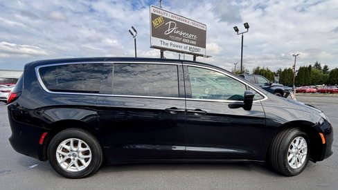 Used 2017 Chrysler Pacifica LX image 5