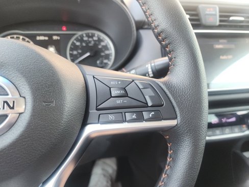 Used 2022 Nissan Versa SR image 30