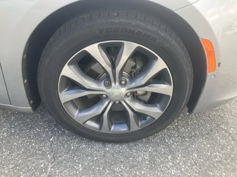 Used 2017 Chrysler Pacifica Limited image 29