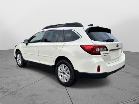 Used 2017 Subaru Outback 2.5i Premium image 3