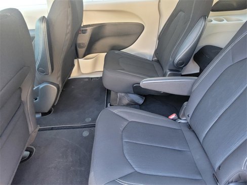 Used 2022 Chrysler Voyager LX image 11