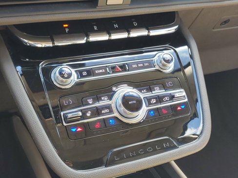 Used 2020 Lincoln Corsair Reserve w/ Equipment Group 201A image 18