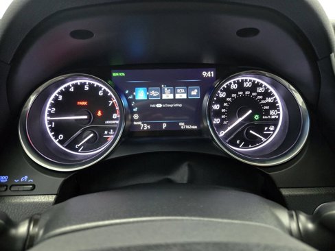 Used 2020 Toyota Camry XLE image 15
