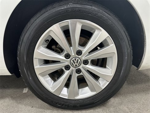 Used 2018 Volkswagen Golf S image 13