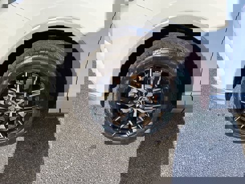 Used 2018 Toyota RAV4 SE image 9