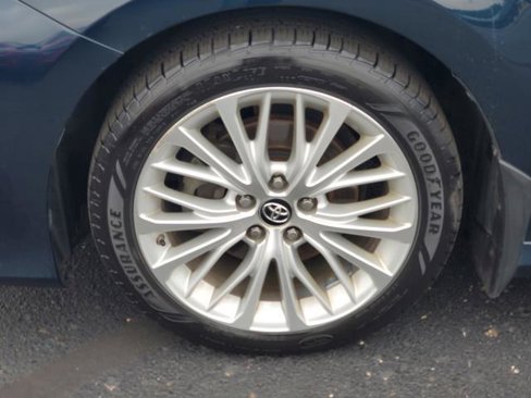Used 2019 Toyota Camry XLE image 5