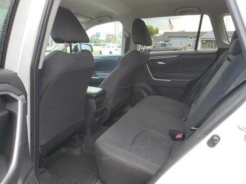 Used 2019 Toyota RAV4 LE image 19