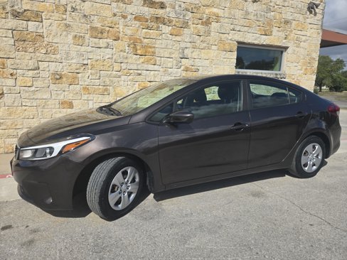 Used 2017 Kia Forte LX image 2