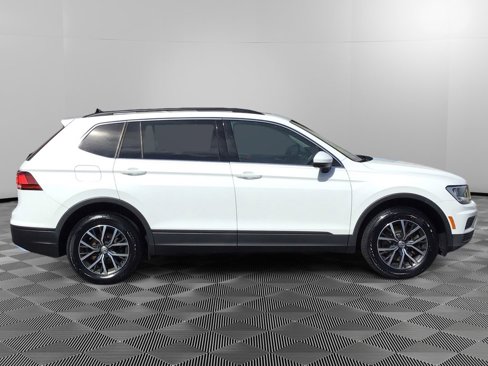 Used 2019 Volkswagen Tiguan SE w/ Panoramic Sunroof Package image 8