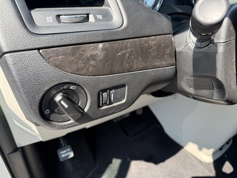 Used 2020 Dodge Grand Caravan SE w/ UConnect Hands-Free Group image 17