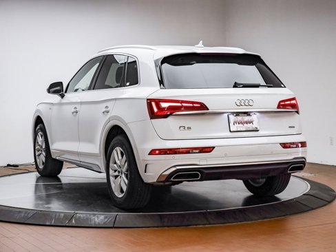 Used 2022 Audi Q5 2.0T Premium w/ Convenience Package image 9