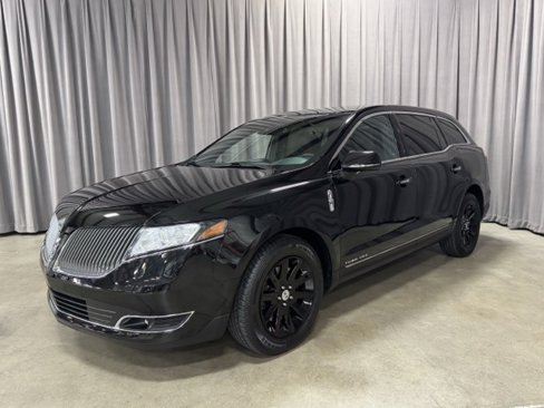 Used 2015 Lincoln MKT AWD image 3