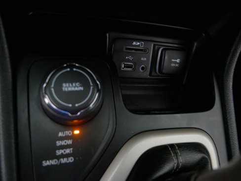 Used 2016 Jeep Cherokee Latitude w/ Cold Weather Group image 29