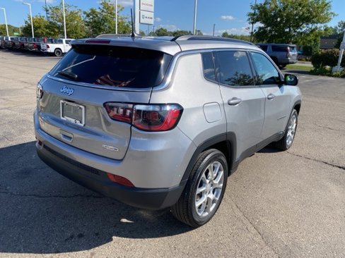 Used 2023 Jeep Compass Latitude image 3