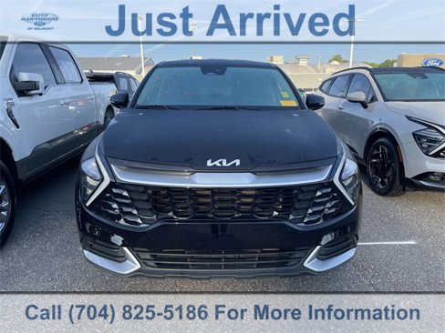 Used 2023 Kia Sportage EX image 2