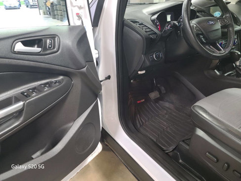 Used 2018 Ford Escape SE w/ SE Sport Appearance Package image 16