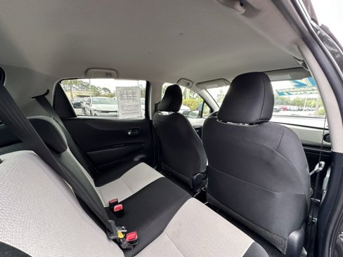 Used 2012 Toyota Yaris L image 22