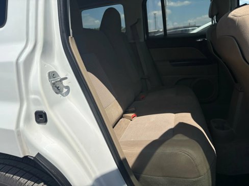 Used 2014 Jeep Patriot Latitude image 12