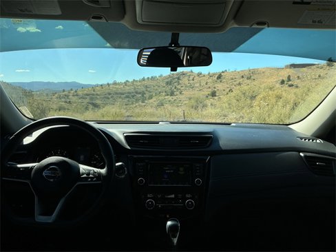 Used 2018 Nissan Rogue SV w/ Premium Package image 15
