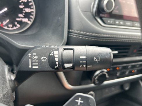 Used 2023 Nissan Rogue S image 22