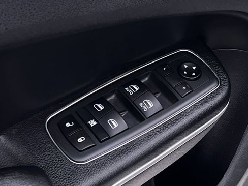 Used 2020 Chrysler 300 Touring image 13