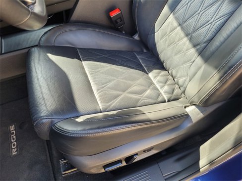 Used 2021 Nissan Rogue Platinum image 12