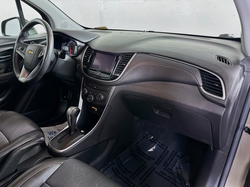 Used 2020 Chevrolet Trax LT w/ LT Convenience Package image 25