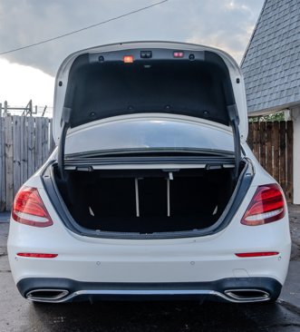 Used 2017 Mercedes-Benz E 300 4MATIC image 9