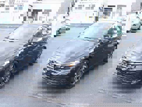New 2025 Hyundai Elantra Limited image 8