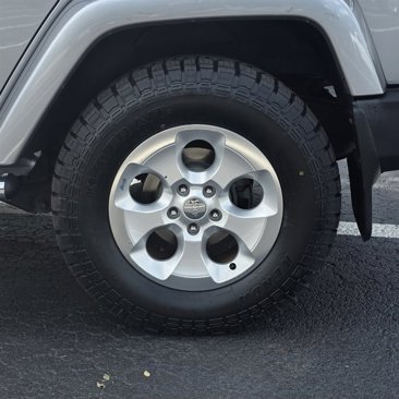 Used 2014 Jeep Wrangler Unlimited Sahara w/ Dual Top Group image 33