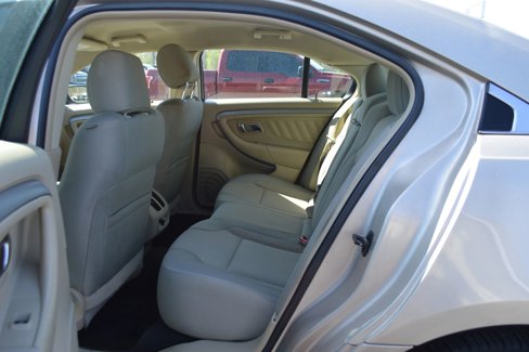 Used 2018 Ford Taurus SEL w/ Equipment Group 201A image 17