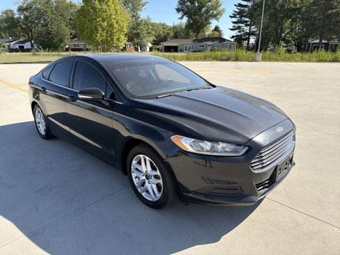 Used 2015 Ford Fusion SE image 1