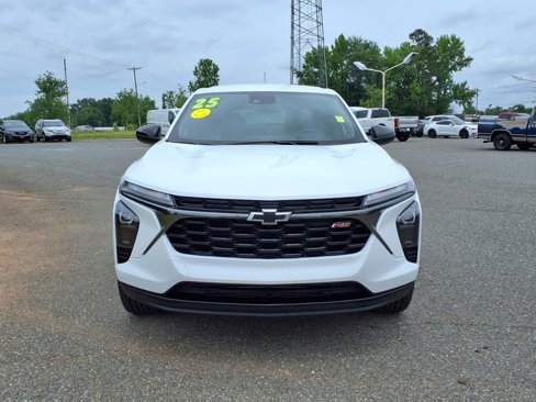 Used 2025 Chevrolet Trax RS image 2