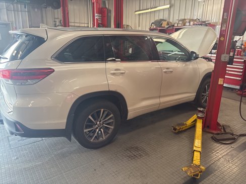 Used 2017 Toyota Highlander SE image 10