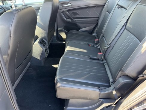 Certified 2022 Volkswagen Tiguan SE w/ Panoramic Sunroof Package image 12