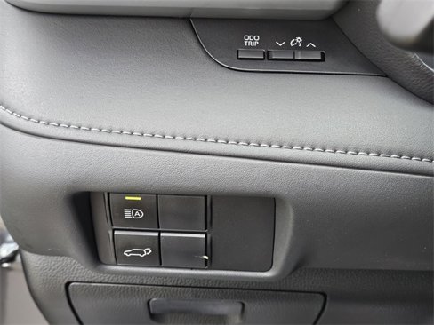 Used 2022 Toyota Highlander XLE image 29