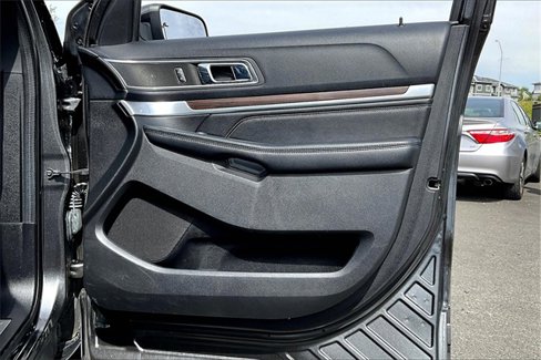 Used 2016 Ford Explorer Limited image 19